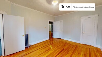 Room in Shared 4 bed/1 bath home, Unit B in Boston, MA - Building Photo - Building Photo