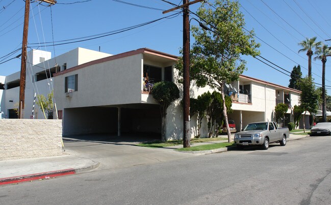 121 E Cypress St in Glendale, CA - Foto de edificio - Building Photo