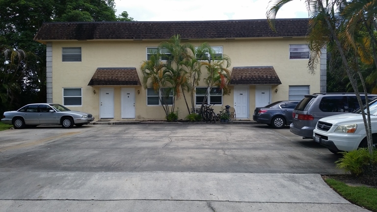 784 SW 35th St in Palm City, FL - Building Photo