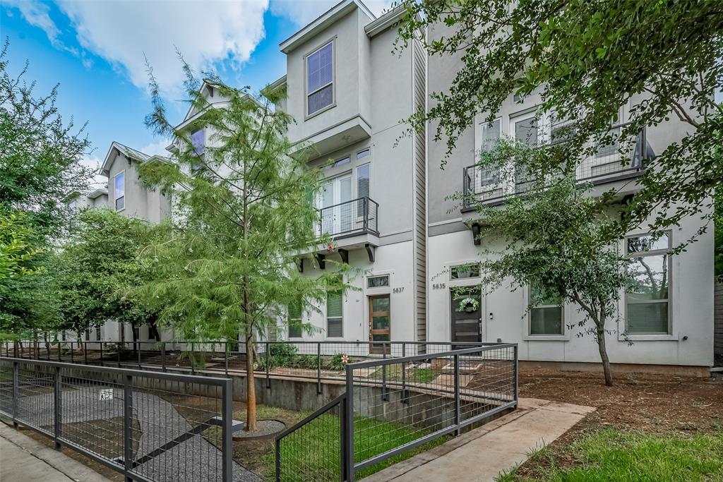 5837 E Post Oak Ln in Houston, TX - Building Photo
