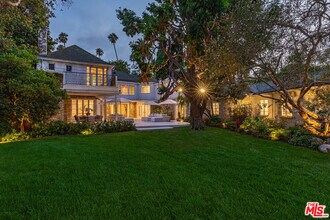 702 N Beverly Dr in Beverly Hills, CA - Building Photo - Building Photo