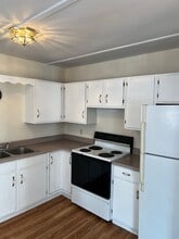 108 Lake Hill Rd, Unit 1 in Burnt Hills, NY - Foto de edificio - Building Photo