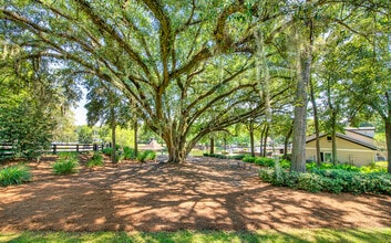 MAA Oak Grove in Tallahassee, FL - Foto de edificio - Building Photo