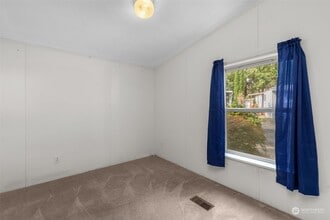 9080 Steele Creek Loop NE in Bremerton, WA - Foto de edificio - Building Photo