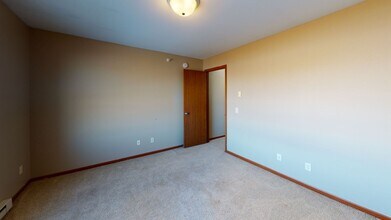 2820 15th Ave NW in Minot, ND - Building Photo - Building Photo