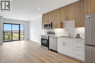 525 New Dundee Rd in Kitchener, ON - Building Photo