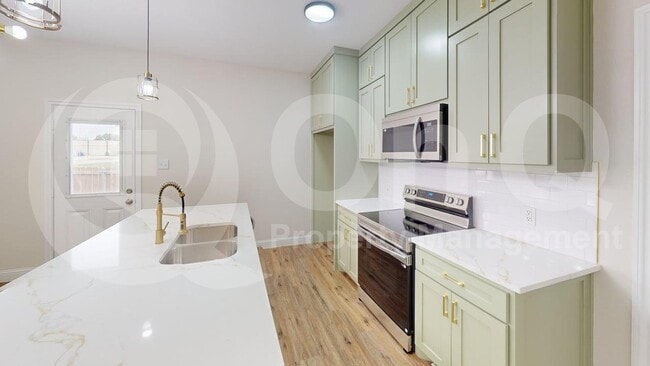 8001 W Elizabeth Ln in Fort Worth, TX - Building Photo - Building Photo
