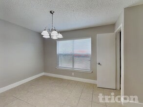 8338 Morning Grove in Converse, TX - Foto de edificio - Building Photo