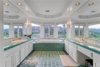22537 N Summit Ridge Cir in Los Angeles, CA - Building Photo - Building Photo
