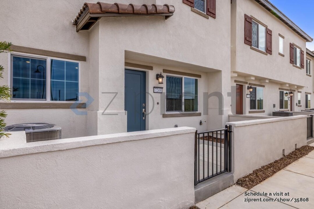 7249 Alder Grv Wy in Riverside, CA - Building Photo