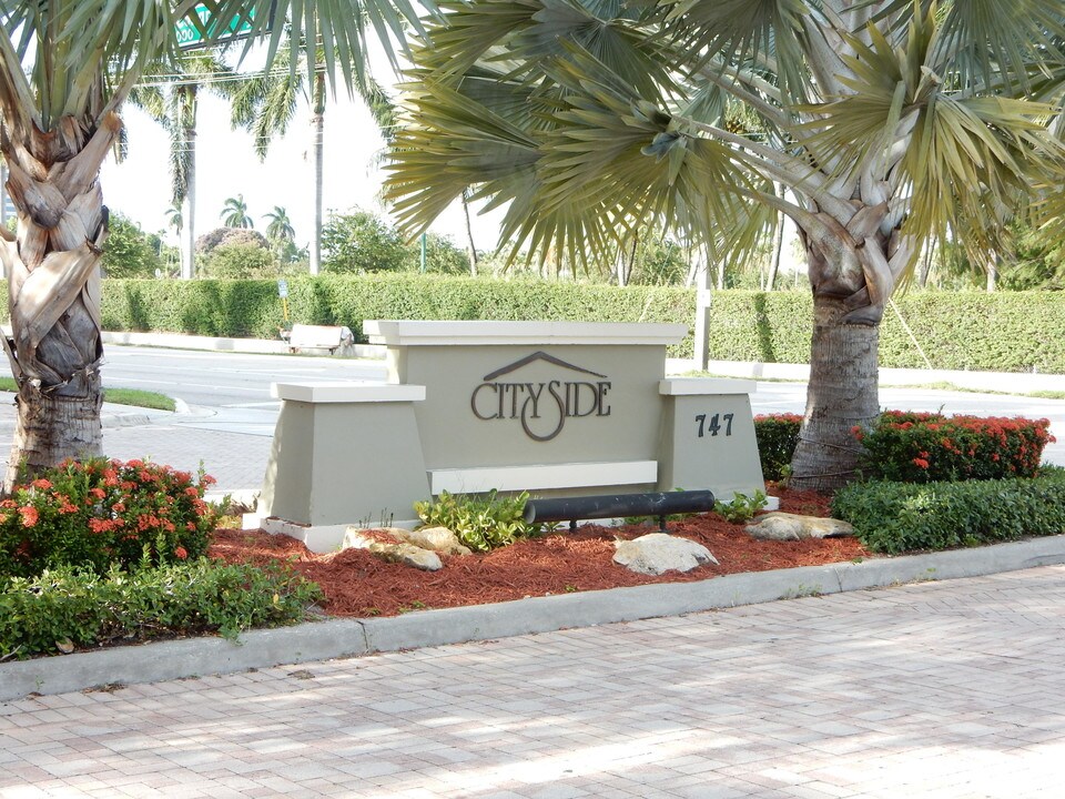 960 Millbrae Ct-Unit -3 in West Palm Beach, FL - Building Photo