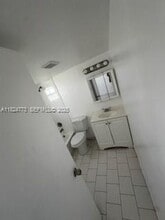 321 NE 1st Ct in Hallandale Beach, FL - Building Photo - Building Photo