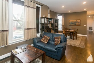 2506 W Argyle St, Unit # 02 in Chicago, IL - Building Photo - Building Photo