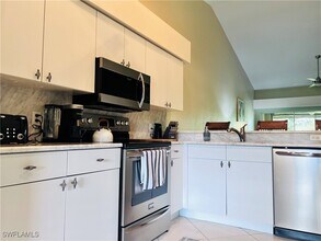 8073 Panther Trail in Naples, FL - Foto de edificio - Building Photo