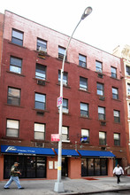 402 W 47th St in New York, NY - Building Photo - Building Photo