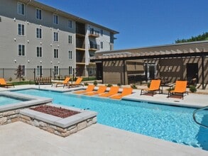 Trail's Bend Apartments in Springfield, MO - Building Photo - Building Photo
