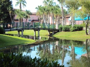 Las Palmas in Houston, TX - Foto de edificio - Building Photo