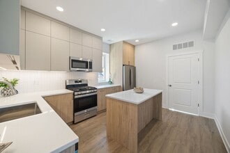 2741 W Belmont Ave in Chicago, IL - Building Photo - Building Photo