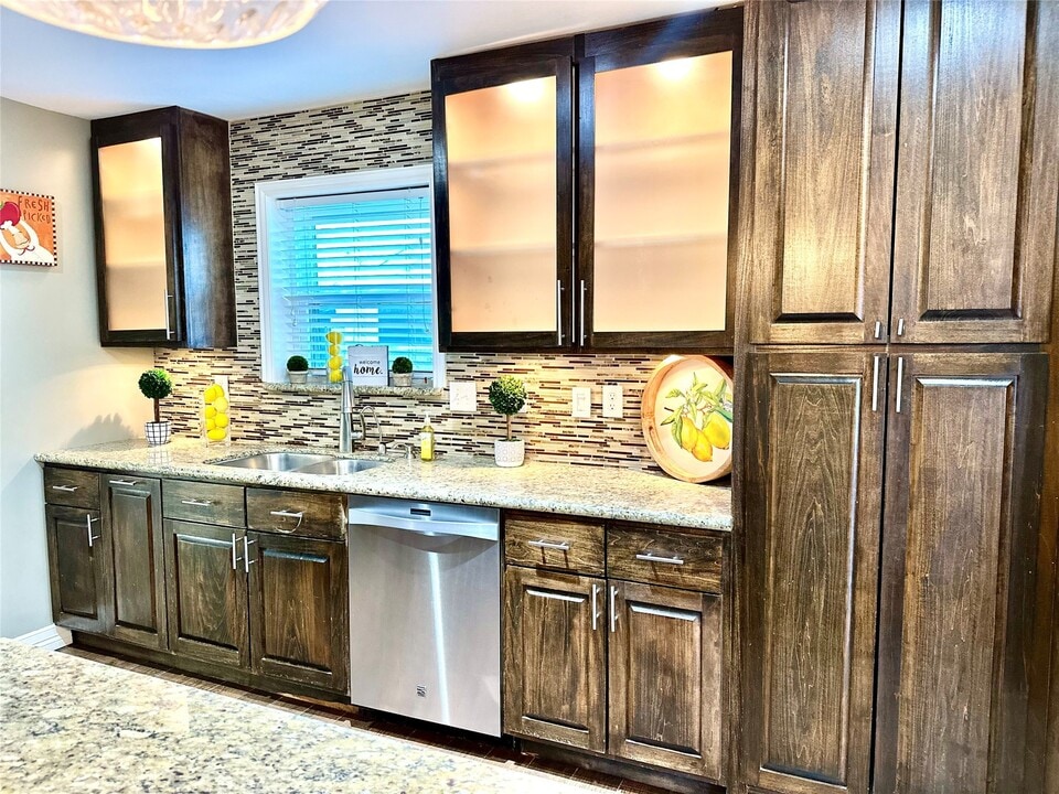 2750 Manila Ln in Houston, TX - Building Photo
