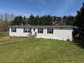 5774 Glatfelters Station Rd in Seven Valleys, PA - Building Photo