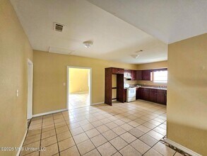 6513 Martin Luther King Blvd in Moss Point, MS - Building Photo - Building Photo