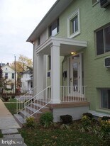 206 E Windsor Ave, Unit 202 in Alexandria, VA - Building Photo