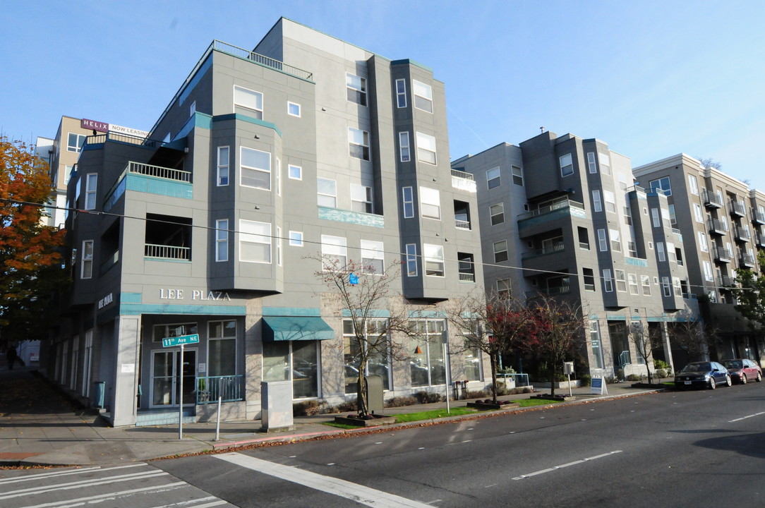 Lee Plaza Apartments in Seattle, WA - Building Photo