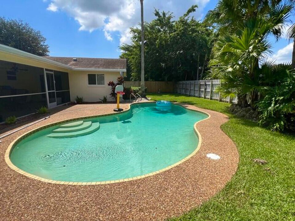 3421 NW 25th Terrace in Boca Raton, FL - Building Photo