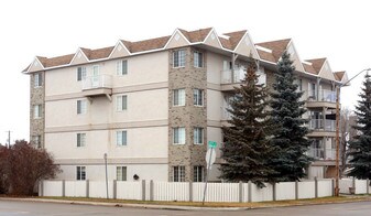 Spruce Villa Apartments in Spruce Grove, AB - Building Photo