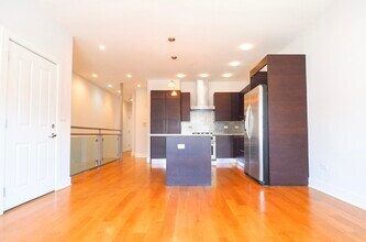 1261 N Honore St in Chicago, IL - Building Photo - Building Photo