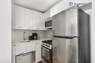 230 E 44th St in New York, NY - Building Photo - Building Photo