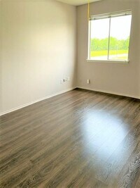 15346 Falmouth Ave photo'