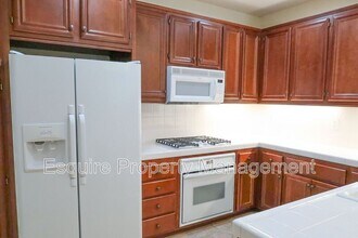 232 Lightwood St in Camarillo, CA - Building Photo - Building Photo