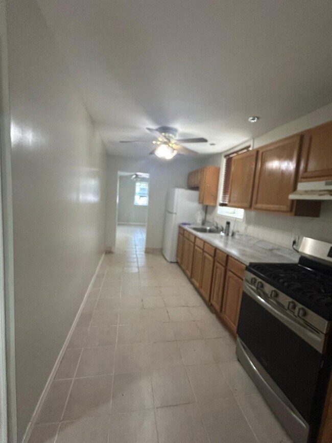 232 Throgs Neck Blvd in Bronx, NY - Building Photo - Building Photo