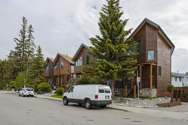 200 Rabbit St in Banff, AB - Building Photo - Building Photo