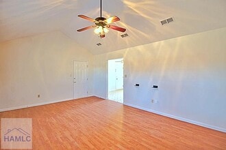 915 Churchfield Dr in Hinesville, GA - Foto de edificio - Building Photo