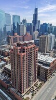 330 N Jefferson St in Chicago, IL - Building Photo