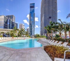 68 SE 6th St in Miami, FL - Building Photo