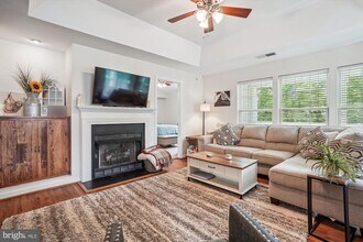 14192 Cuddy Loop in Woodbridge, VA - Building Photo - Building Photo