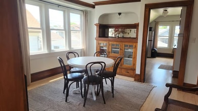 1337 S 56th St, Unit Upper in West Milwaukee, WI - Building Photo - Building Photo