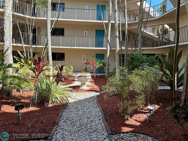 5190 Las Verdes Cir in Delray Beach, FL - Building Photo - Building Photo
