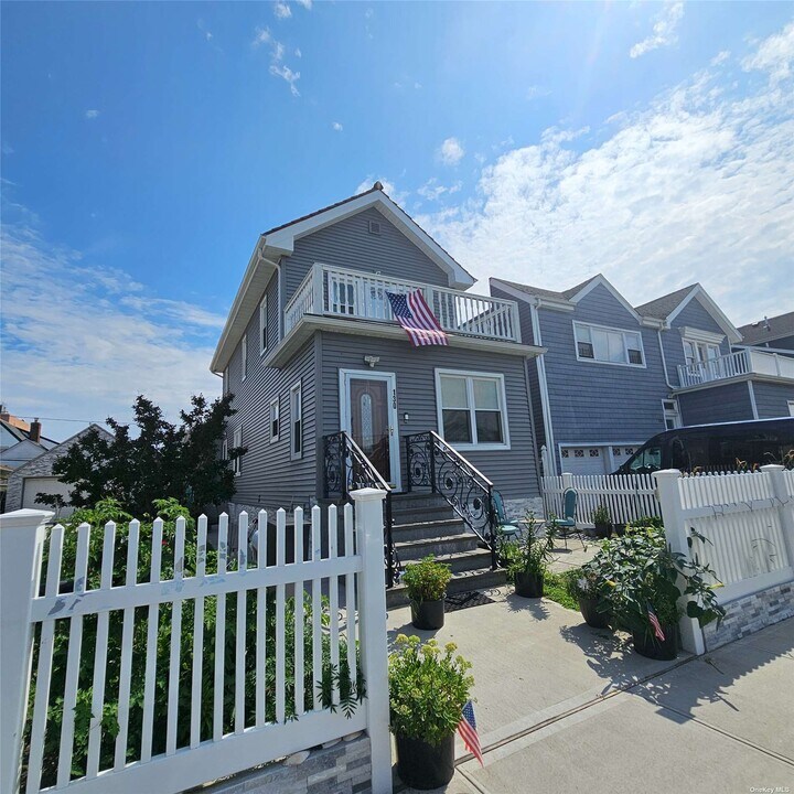 130 W Fulton St-Unit -Upper in Long Beach, NY - Building Photo