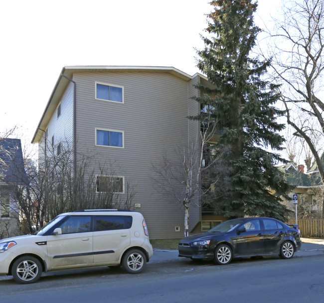 733 2nd Ave NW in Calgary, AB - Building Photo - Primary Photo