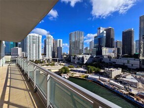 92 SW 3rd St, Unit 1712 in Miami, FL - Building Photo - Building Photo