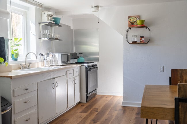 2731 S Sherman St, Unit 1 in Englewood, CO - Building Photo - Building Photo