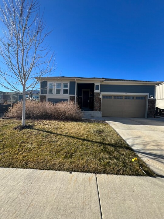 1733 Pioneer Cir in Lafayette, CO - Building Photo