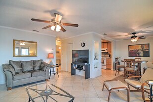 5285 Coquina Key Dr SE, Unit SI FL2-ID1545670P in St. Petersburg, FL - Building Photo