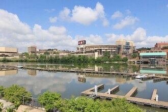 445 W Blount Ave, Unit 322 in Knoxville, TN - Building Photo - Building Photo