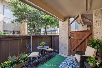 12810 Midway Rd in Dallas, TX - Foto de edificio - Building Photo