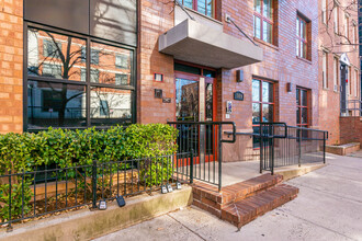 109 Harrison St in Hoboken, NJ - Building Photo - Building Photo